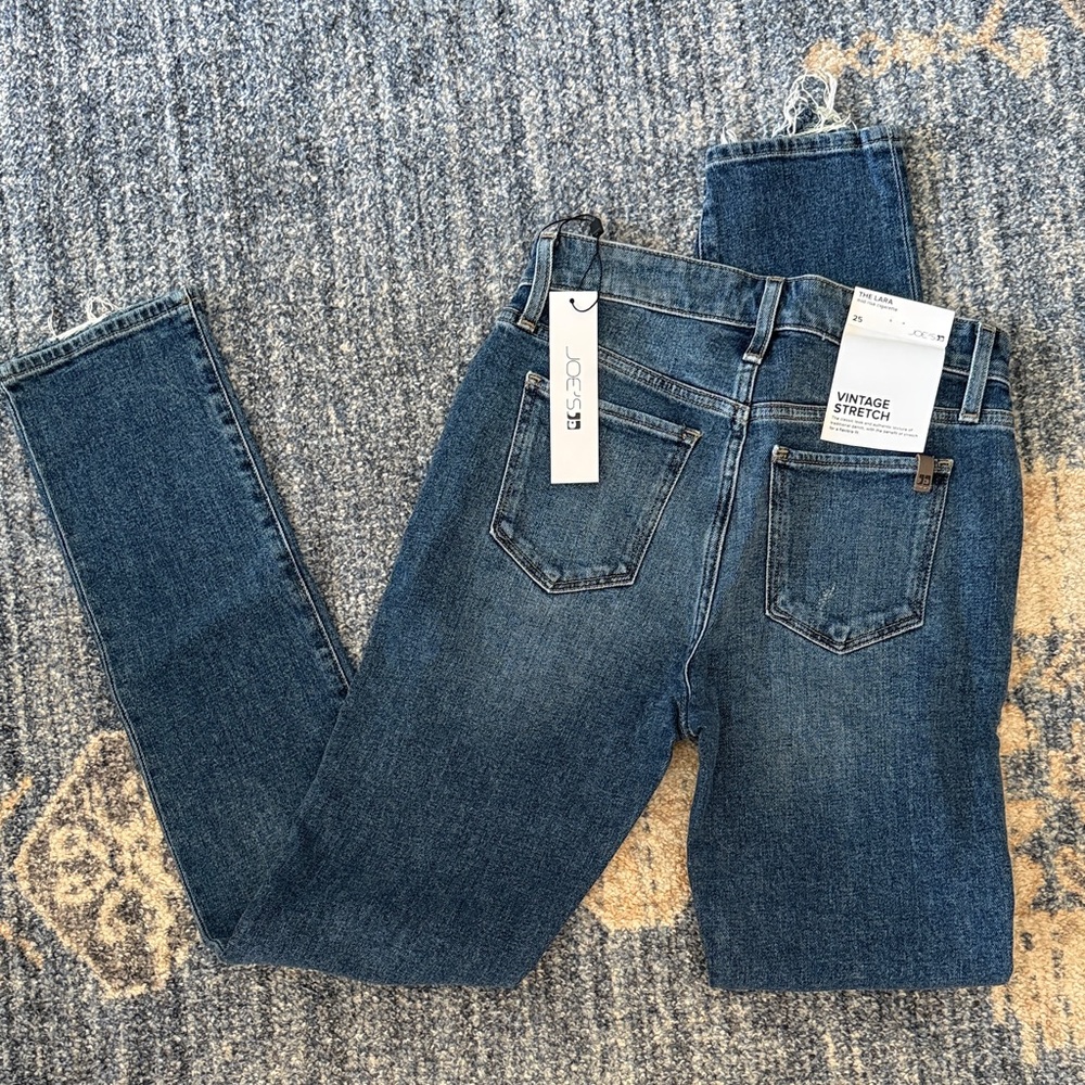 Joe's Jeans The Lara Mid Rise Cigarette - Picture 3 of 4
